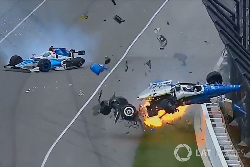 Drapeau rouge à Indianapolis après un crash entre Howard et Dixon