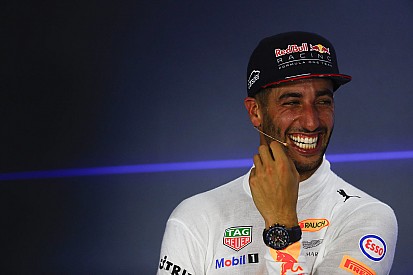 Flatulência de Ricciardo constrange Bottas em coletiva da F1