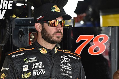 Truex lidera la práctica en Sonoma y Suárez en 30º