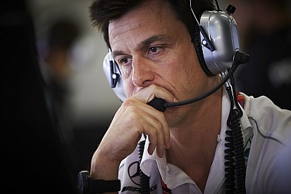 Wolff: Bottas kararını Singapur'a kadar vermek istiyoruz