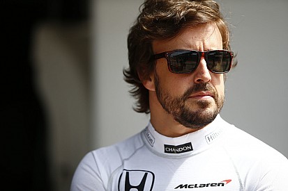 Briatore: McLaren'ın Alonso'yu tutması için "devrim" yapması gerekiyor