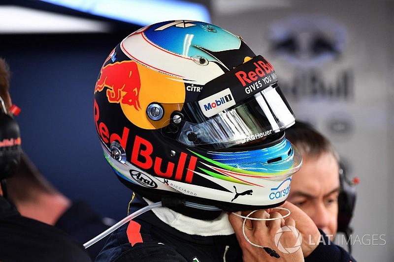 Ricciardo ajándéka a születésnapos Buttonnak