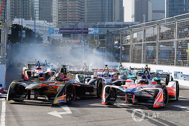 Heidfeld tacle le