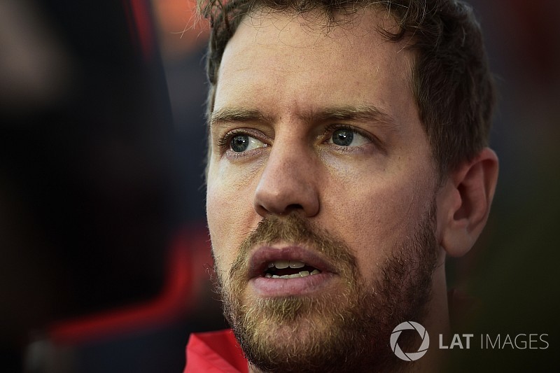 Vettel mesélt magáról a pályán kívül: a fűnyírás is kikapcsolja