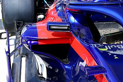 Toro Rosso copia el diseño de los espejos de Ferrari