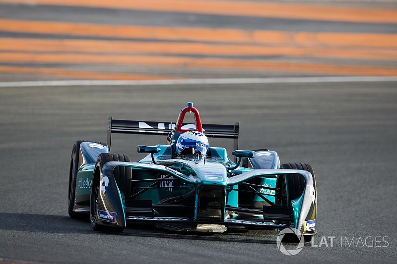 Turvey bate Buemi e Di Grassi e lidera dia 1 em Valência