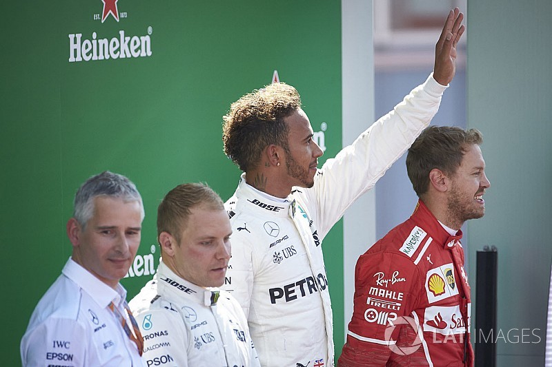 Ennyi pontot bukott el Vettel az élen Hamilton ellen