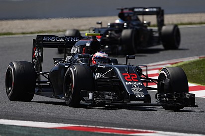 Денніс: Тільки McLaren повалить Mercedes з трону