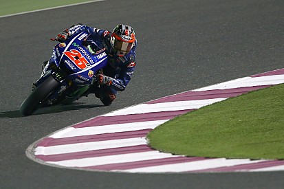 Viñales domina el segundo día en Qatar con Rossi a tres décimas