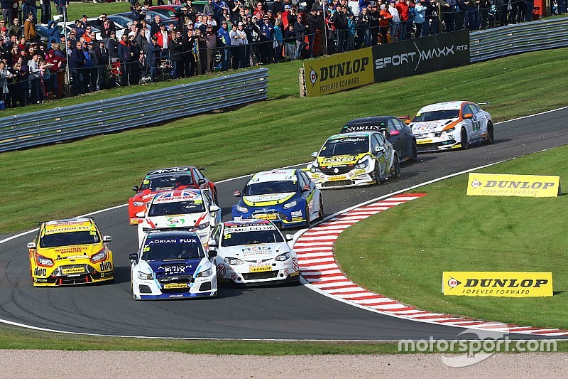 Видео: квалификацию BTCC остановили из-за аварии 12 машин