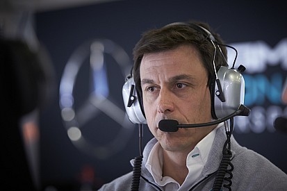 Mercedes bantah rumor hengkang dari F1