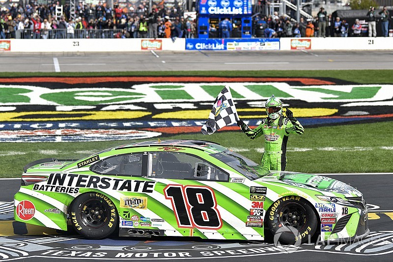 Kyle Busch mette fine al digiuno di successi e trionfa in Texas