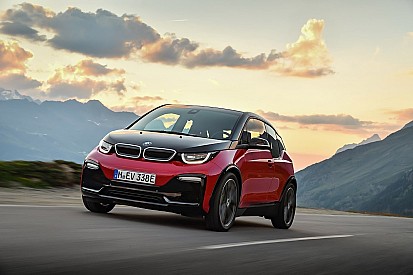 BMW i3S e Nissan Leaf, quando l’elettrica si dà allo sport