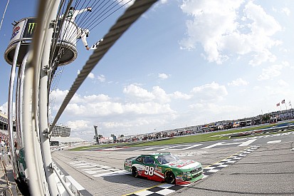 Harvick ganó en Atlanta la Xfinity Series con tranquilidad