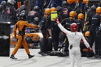 Alonso: Benim yerimde başkası olsa yarışı bırakırdı
