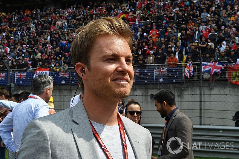 Rosberg újra overálban - bemutató Berlinben