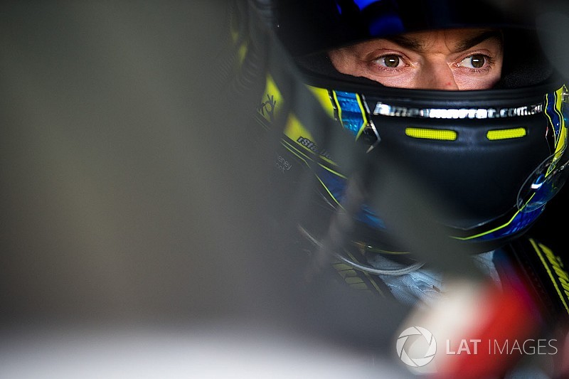 Moffat makes Carrera Cup return
