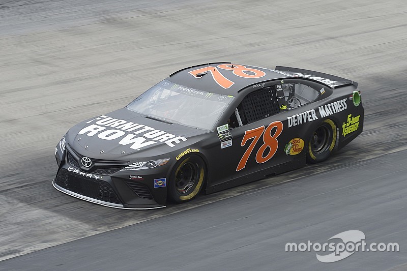 Truex gana la segunda etapa en Bristol