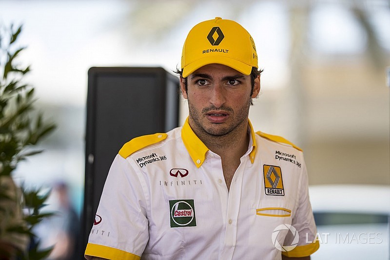 Carlos Sainz Jr. fährt bei Rallye Monte Carlo im Vorausfahrzeug