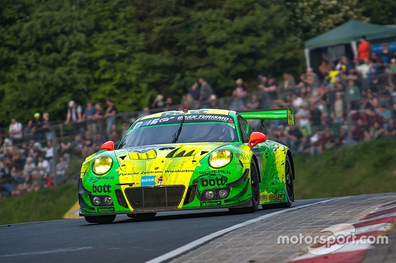 ニュル24時間:912号車マンタイ・レーシングが逆転で6度目の優勝飾る