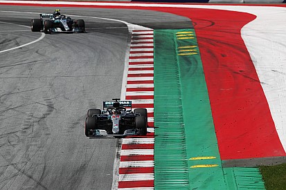 Hamilton: Mercedes bu şekilde puan kaybetmemeli