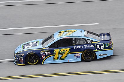 Stenhouse gana su primera carrera de la Cup de NASCAR