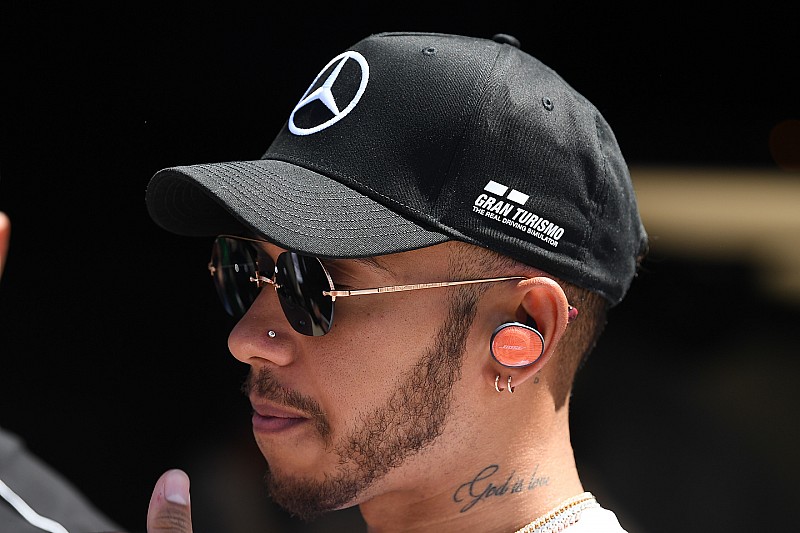 Hamilton teljesen bezsongott Fortnite közben