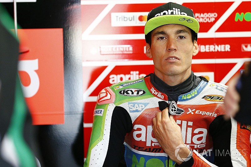 Aleix Espargaró no correrá en Malasia por la fractura en el dedo