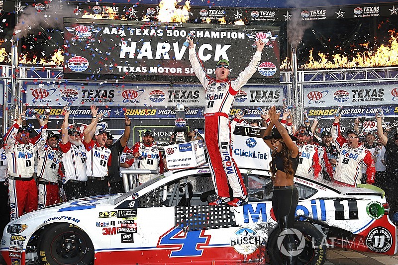 Harvick entreißt Truex Jr. Texas-Sieg und löst NASCAR-Finalticket