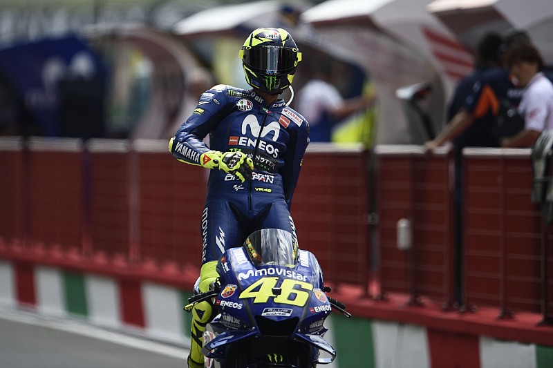 Rossi lidera un ajustadísimo primer ensayo en Montmeló