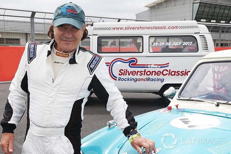 GALERÍA: Brian Johnson vocalista de AC / DC chocó un coche clásico