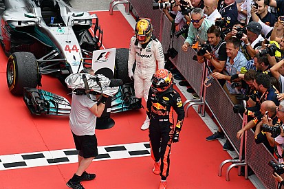 Sepang aumentó la ventaja de Mercedes en ambos mundiales... y su preocupación