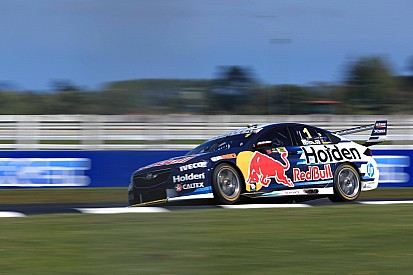 Pukekohe Supercars: Whincup fastest, McLaughlin crashes