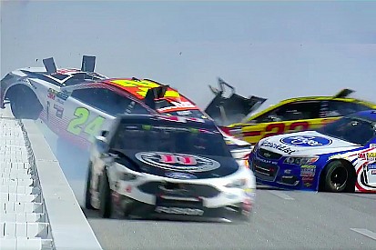 VIDEO: 'Big one' detiene carrera en Talladega