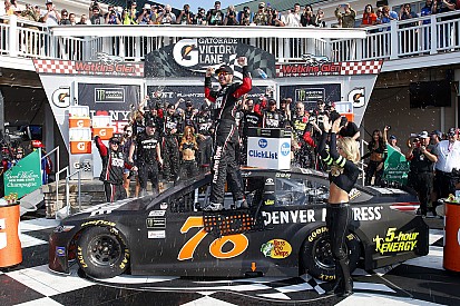 Truex gana dramática carrera en Watkins Glen; Suárez fue tercero