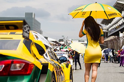 La chicas de la parrilla en el Stock Car