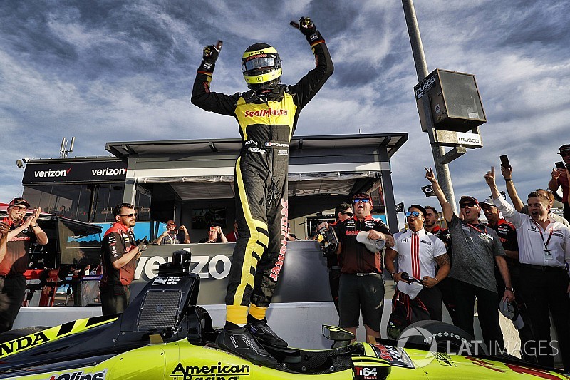 IndyCar у Фініксі: Бурде виборов поул на овалі