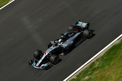 Hamilton lidera dobradinha da Mercedes no TL3 em Barcelona