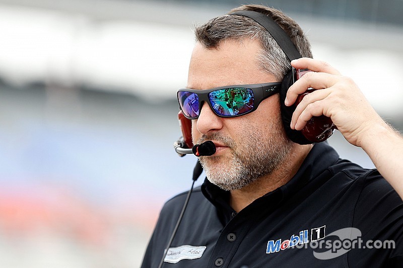 Тони Стюарт поможет команде Алешина выставить третью машину на Indy 500