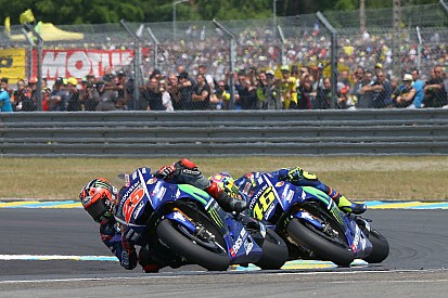 Vinales bermaksud menyalip Rossi di tikungan terakhir