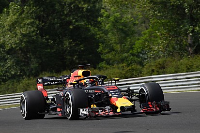 Ricciardo on older Renault spec than Verstappen after failure