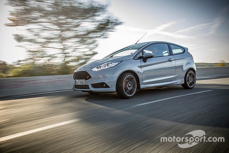 Ford Fiesta ST200, divertirsi con “poco”