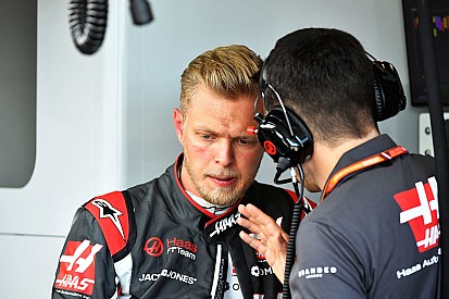 Magnussen: “Alonso está aborrecido por estarmos na frente”
