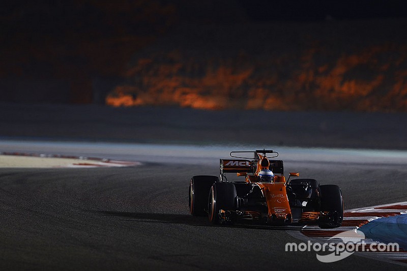 Formel 1 2017 in Sakhir: Fernando Alonso in Q2 mit Motorschaden
