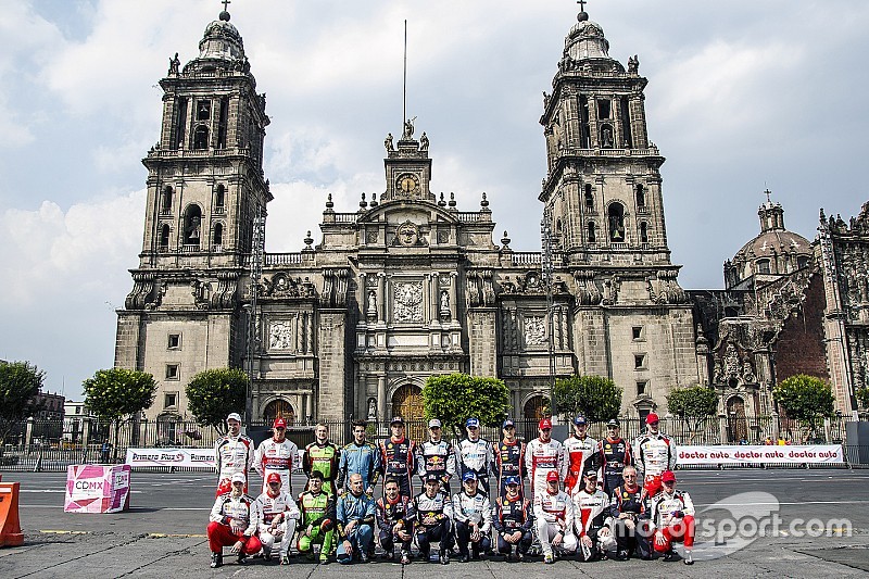 Pilotos del WRC se toman la foto oficial