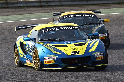 Pegoraro e Pasotti firmano le due pole position Lotus Cup Italia ad Adria
