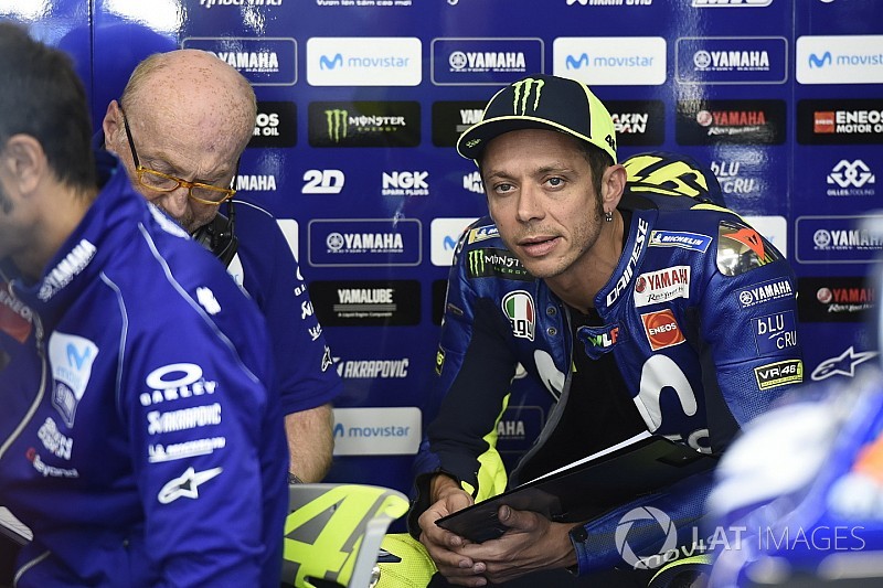 Rossi niega que quiere al jefe de equipo de Viñales