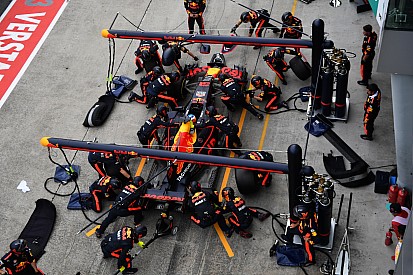 A Red Bull és Verstappen hihetetlenül gyors bokszkiállása Sepangból (videó)