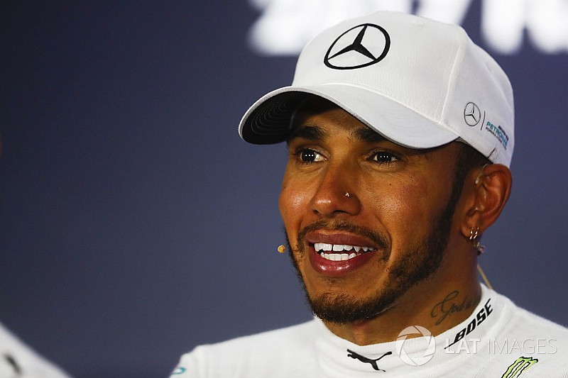 Hamilton élvezi, hogy végre nemcsak a csapattársa ellen harcolhat