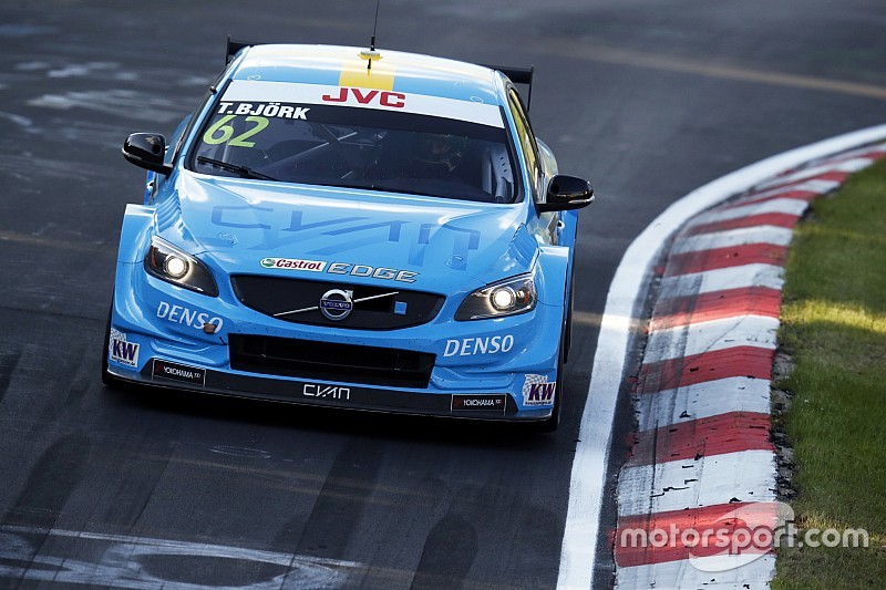 WTCC Nurburgring: Bjork menang di Race 1, Monteiro alami kebocoran ban